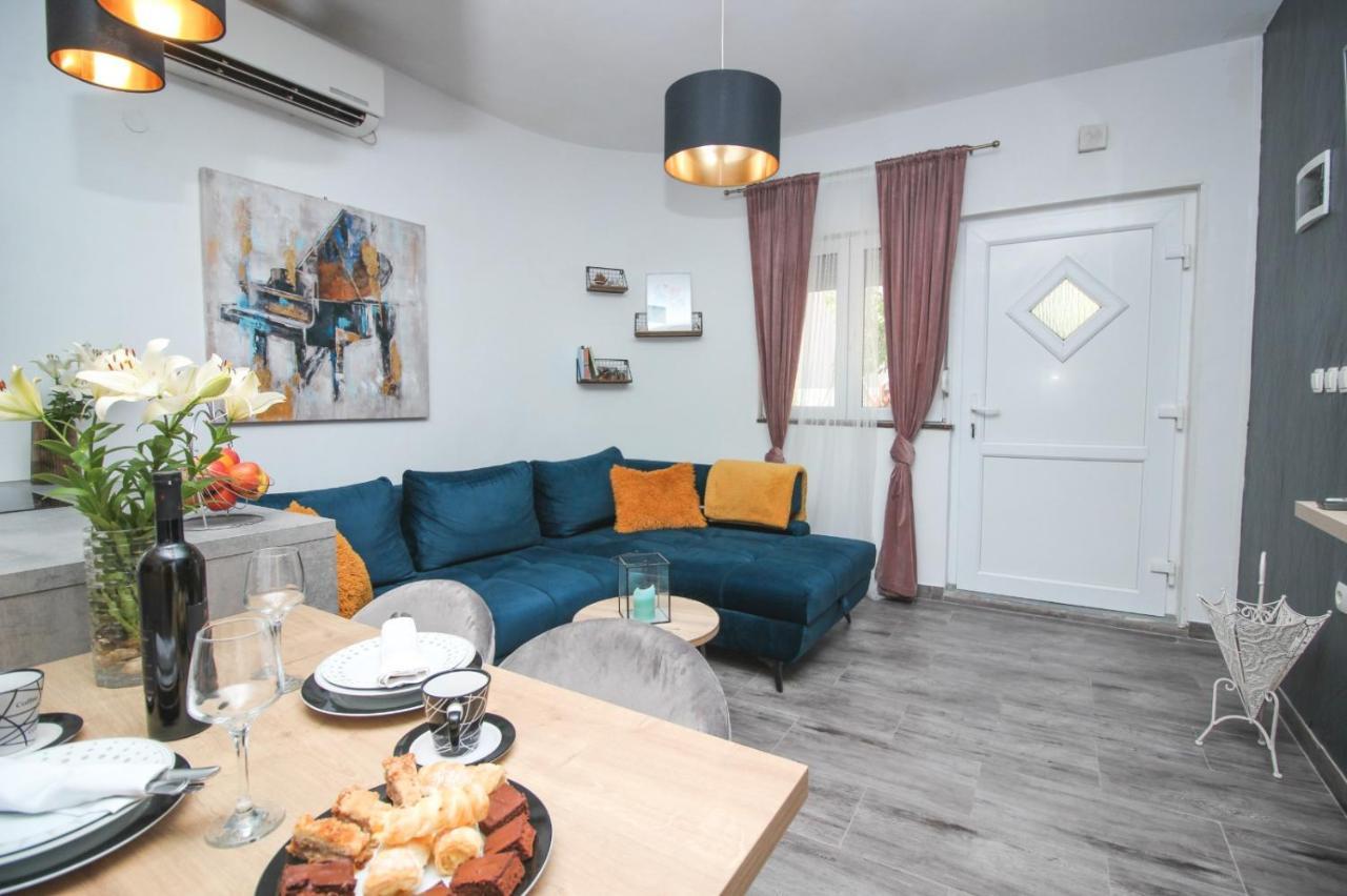 Apartmani Miletic Zara Esterno foto