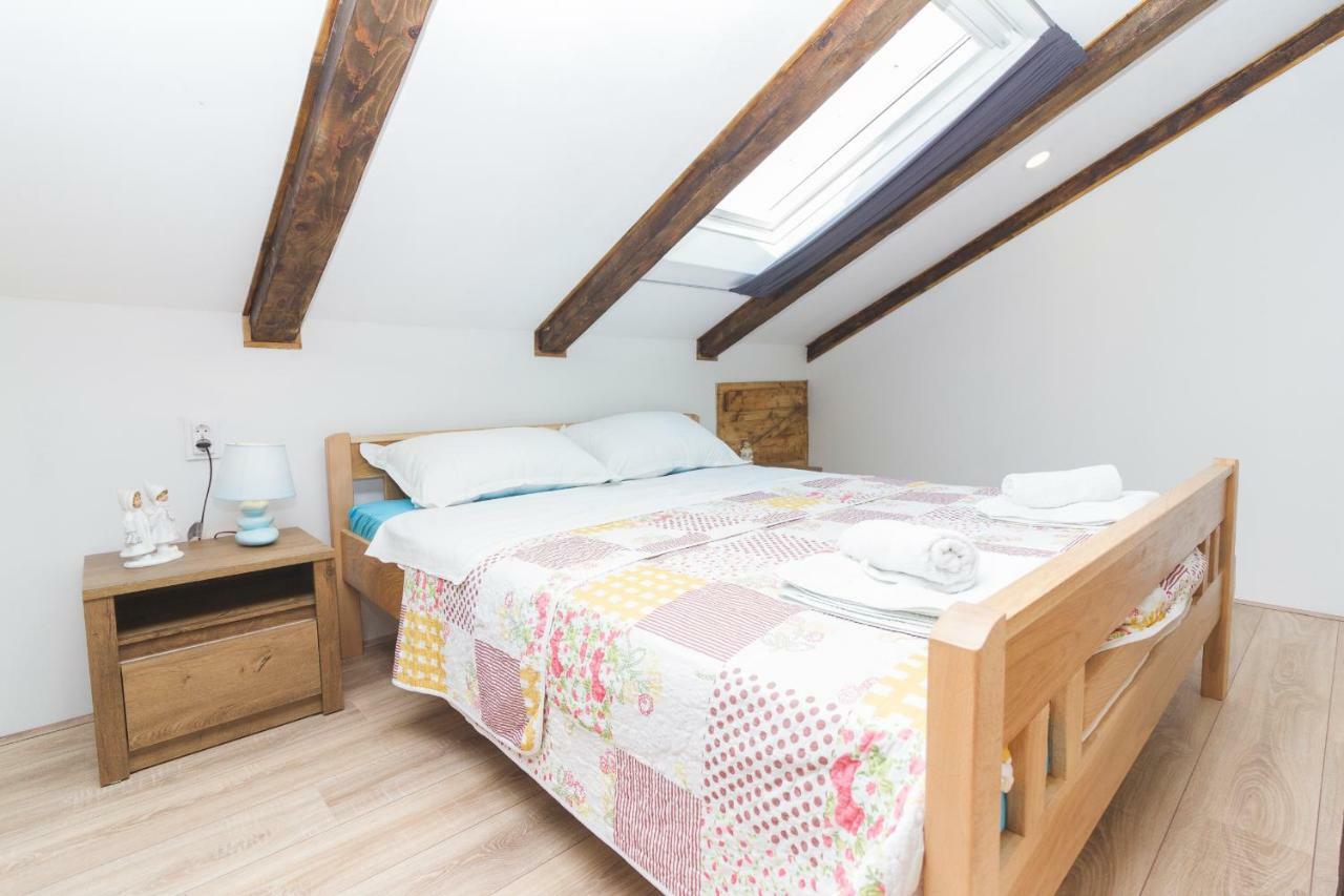 Apartmani Miletic Zara Esterno foto